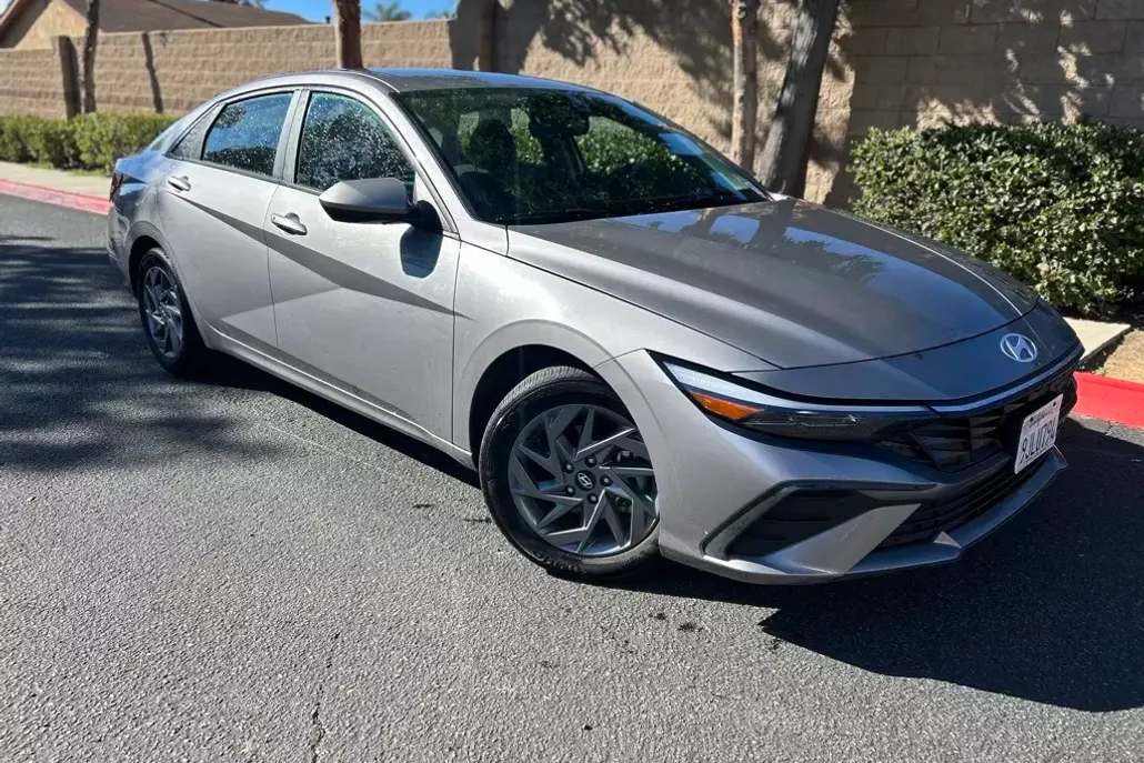 2024 Hyundai Elantra SEL photo 1