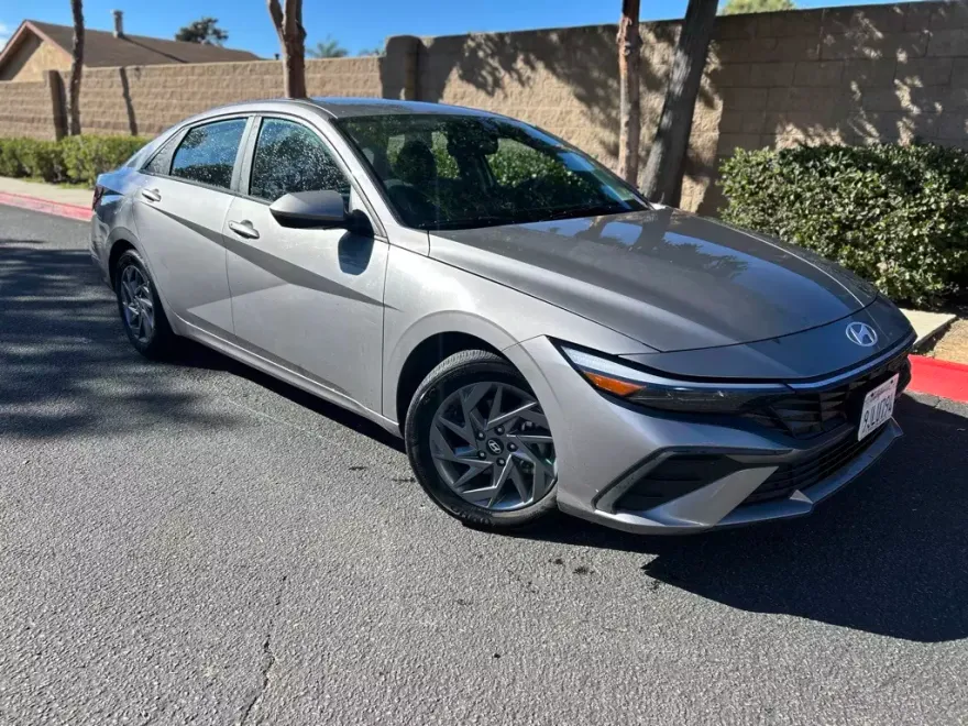 2024 Hyundai Elantra SEL photo 1