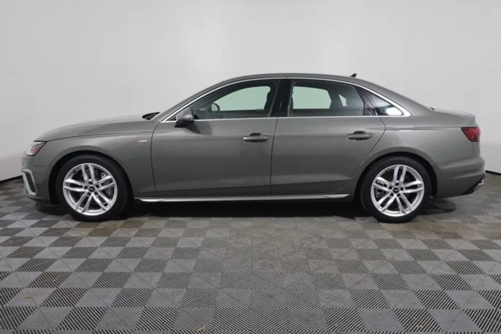 2023 Audi A4 S line Premium Plus 45 TFSI Quattro photo 1