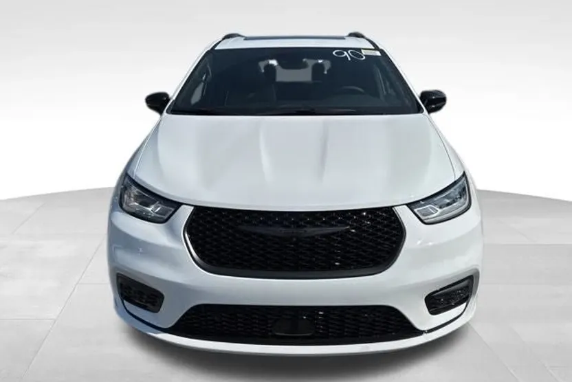 2026 Chrysler Pacifica Limited photo 1