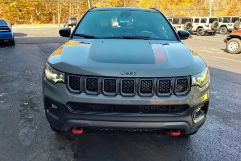 2023 Jeep Compass Trailhawk photo 2