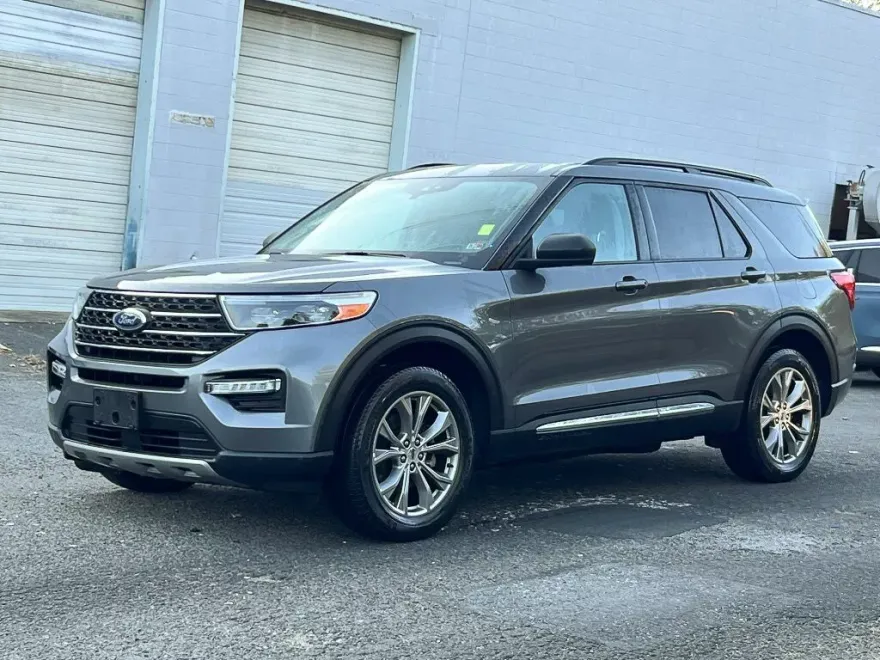 2022 Ford Explorer XLT photo 1