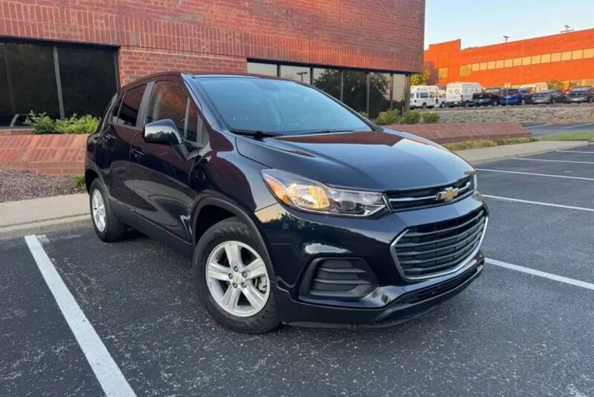 2021 Chevrolet Trax LS photo 1