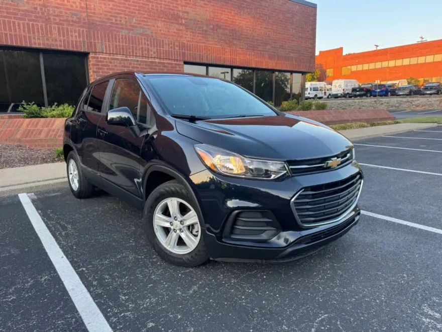 2021 Chevrolet Trax LS photo 1
