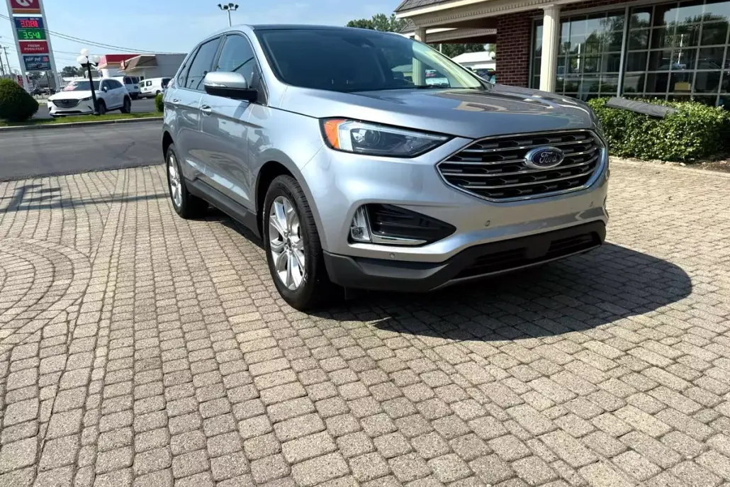 2024 Ford Edge Titanium photo 1
