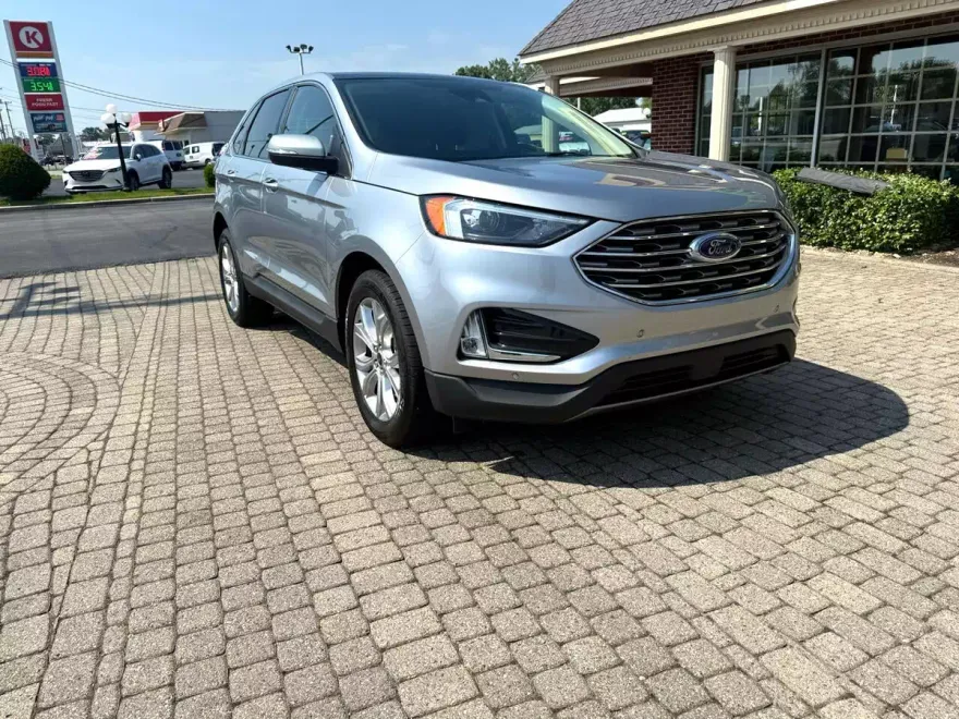 2024 Ford Edge Titanium photo 1