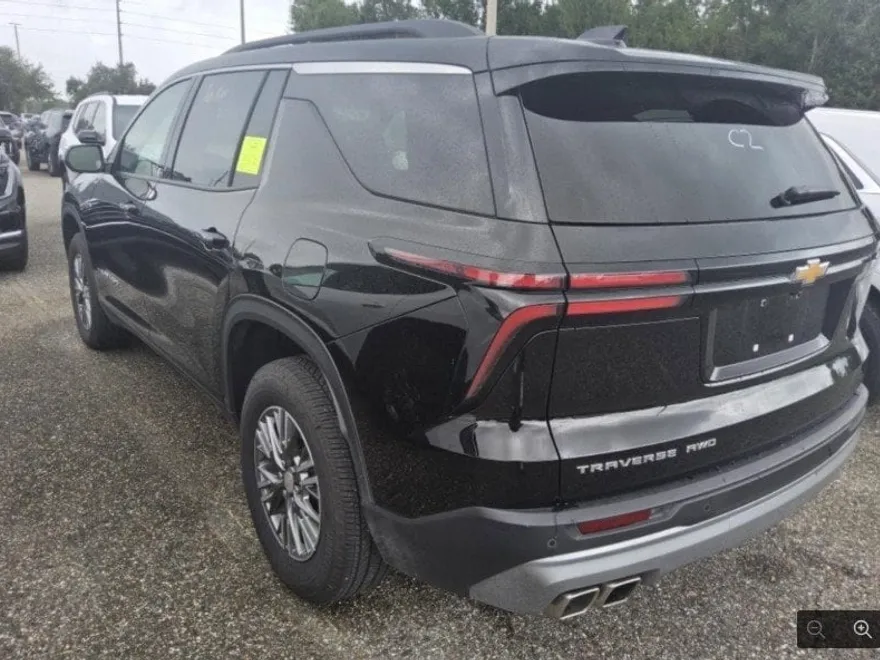 2025 Chevrolet Traverse photo 1
