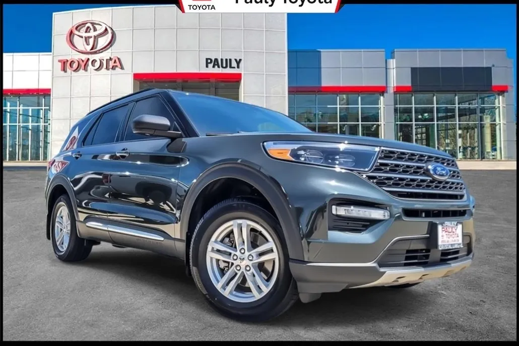 2022 Ford Explorer XLT photo 1