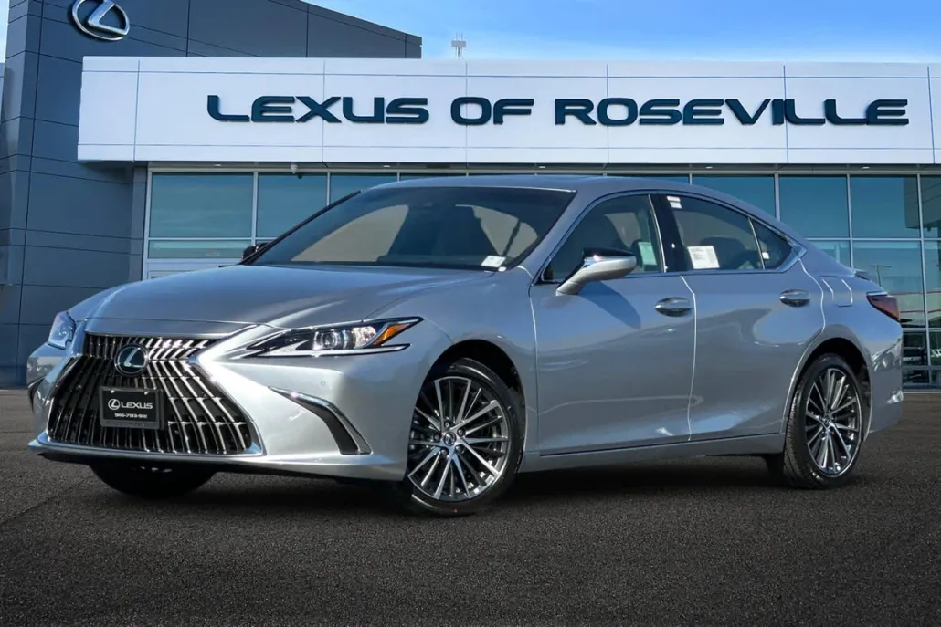 2025 Lexus ES 300h photo 1