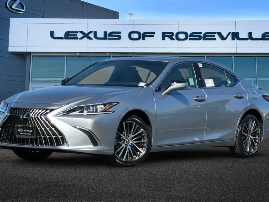2025 Lexus ES 300h photo 1