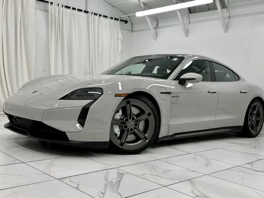 2025 Porsche Taycan Turbo photo 1
