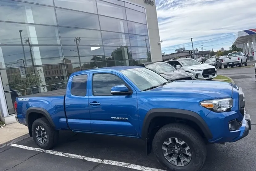 2018 Toyota Tacoma TRD Off-Road photo 1