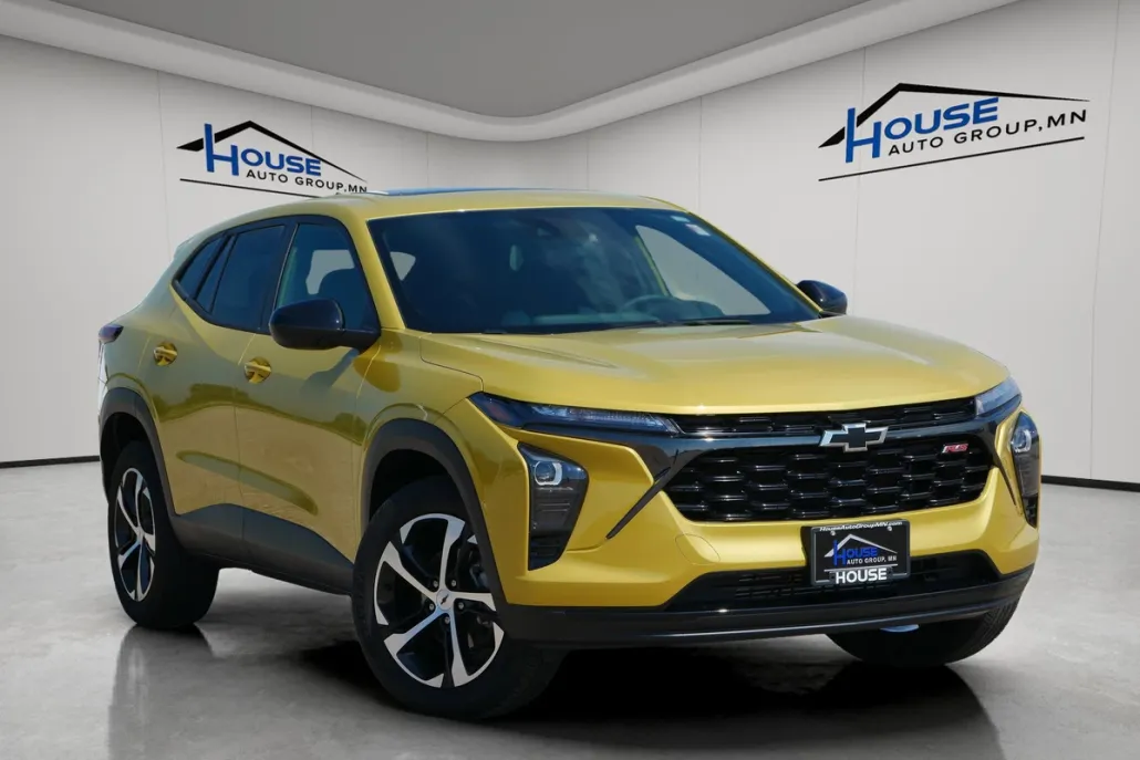 2024 Chevrolet Trax photo 1