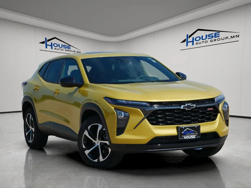 2024 Chevrolet Trax photo 1