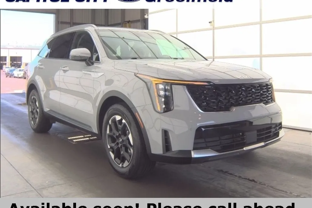 2024 Kia Sorento S photo 1