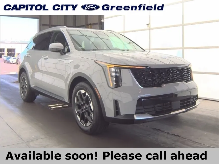 2024 Kia Sorento S photo 1
