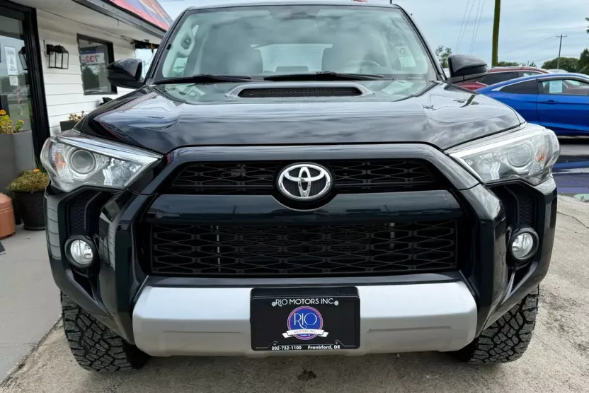 2017 Toyota 4Runner TRD Off-Road Premium Sport photo 1