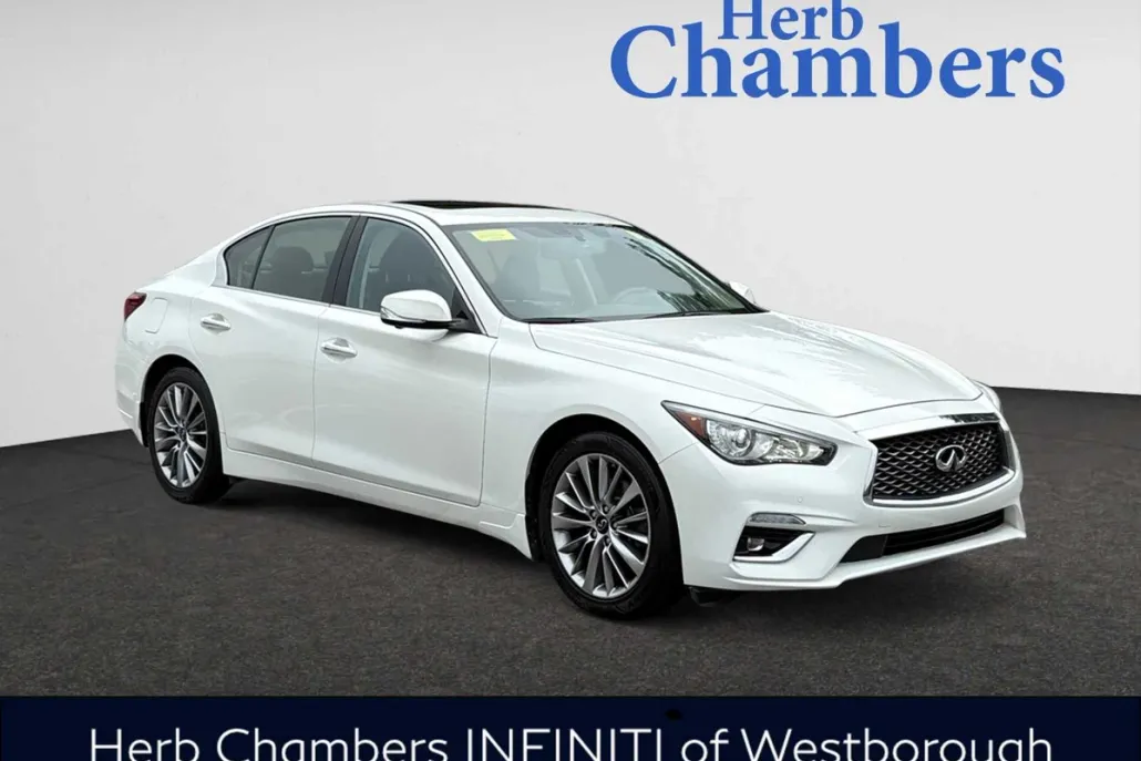2022 Infiniti Q50 LUXE photo 1