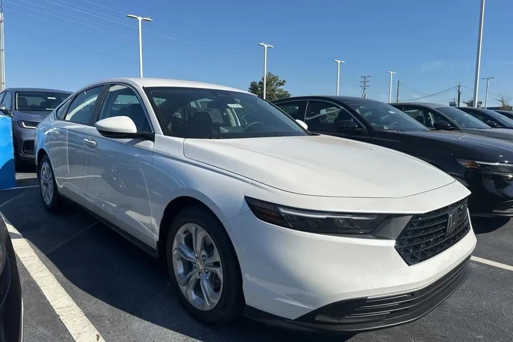 2025 Honda Accord LX photo 1
