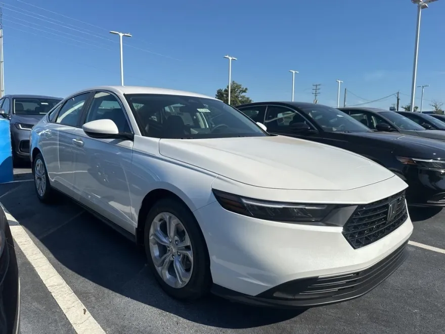 2025 Honda Accord LX photo 1