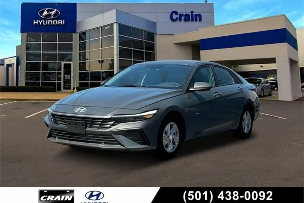 2025 Hyundai Elantra SE photo 1