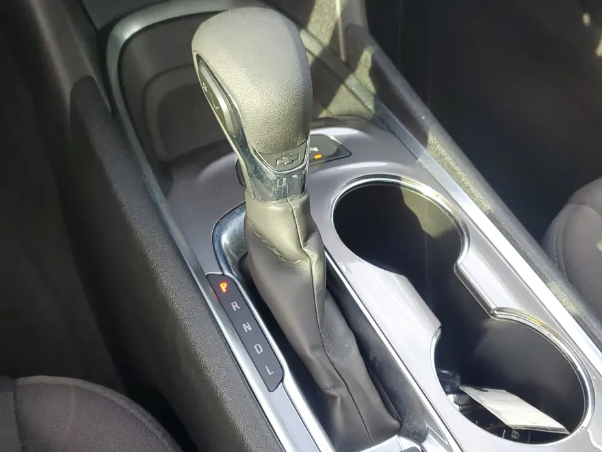 2024 Chevrolet Malibu 1LT photo 1