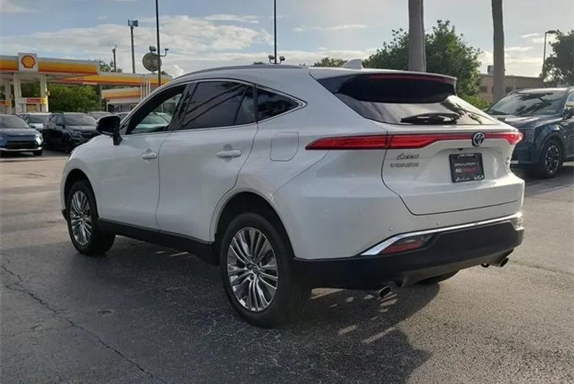 2022 Toyota Venza XLE photo 1