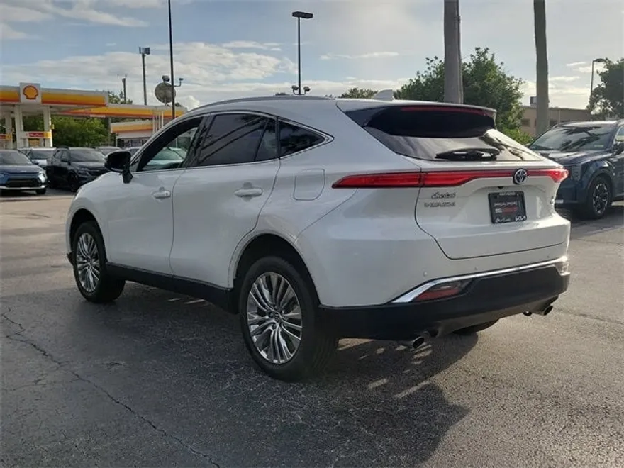 2022 Toyota Venza XLE photo 1