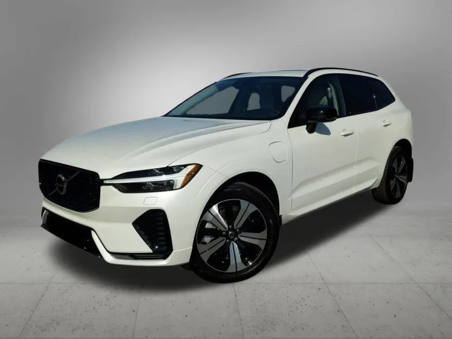 2025 Volvo XC60 Hybrid T8 Core photo 1