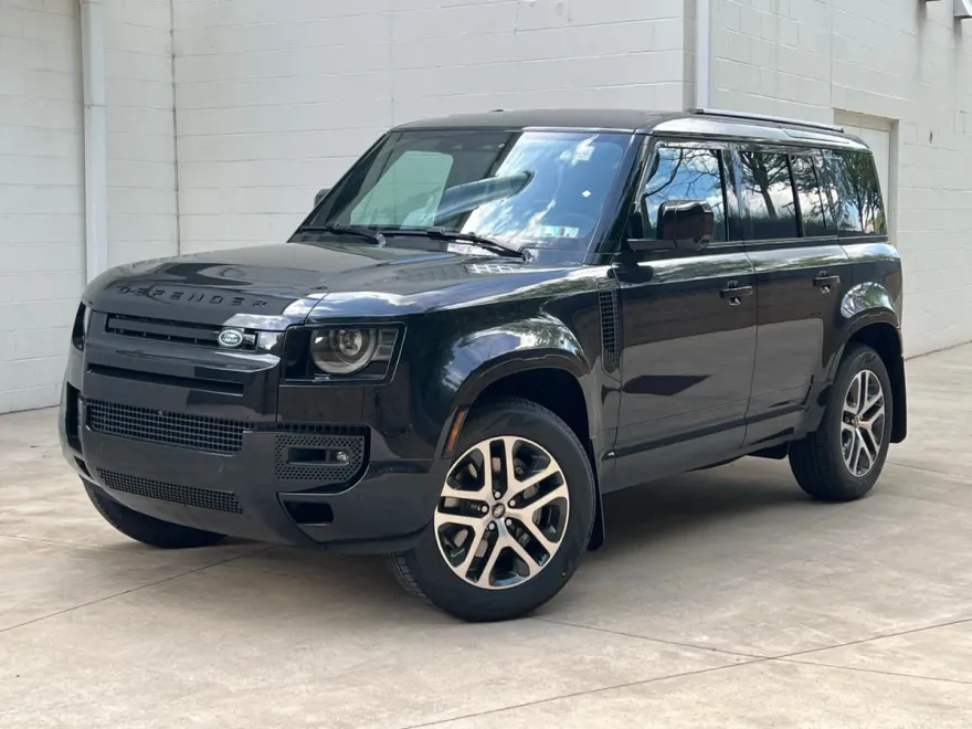 2024 Land Rover Defender X-Dynamic SE 110 photo 1