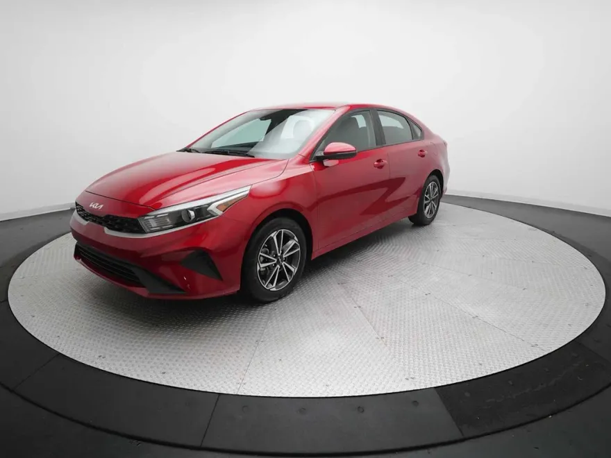 2022 Kia Forte LXS photo 1
