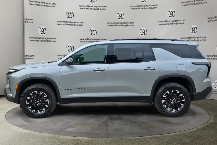 2025 Chevrolet Traverse Z71 photo 1