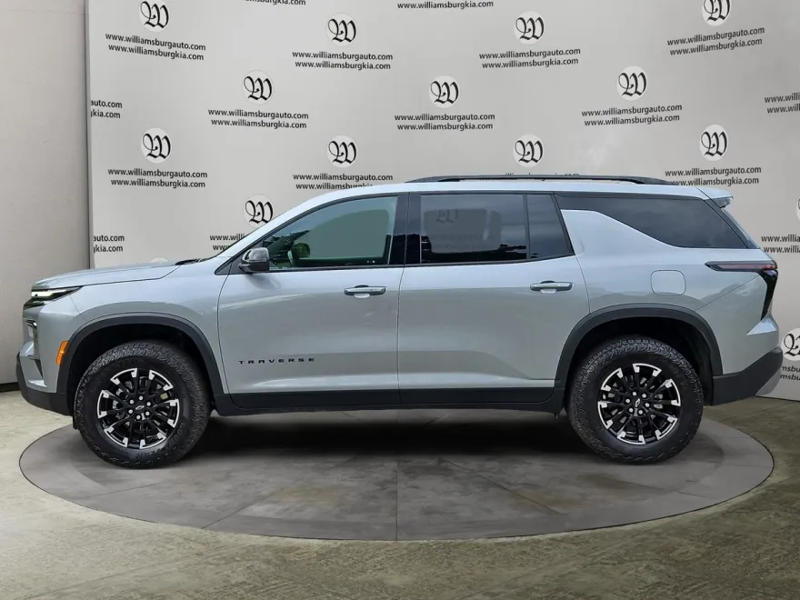 2025 Chevrolet Traverse Z71 photo 1