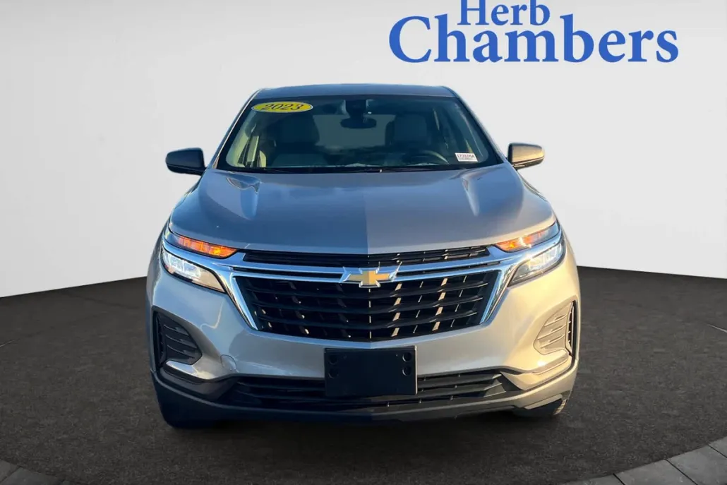 2023 Chevrolet Equinox LS photo 1