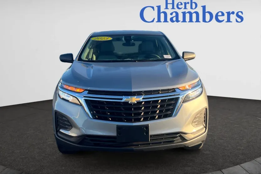 2023 Chevrolet Equinox LS photo 1