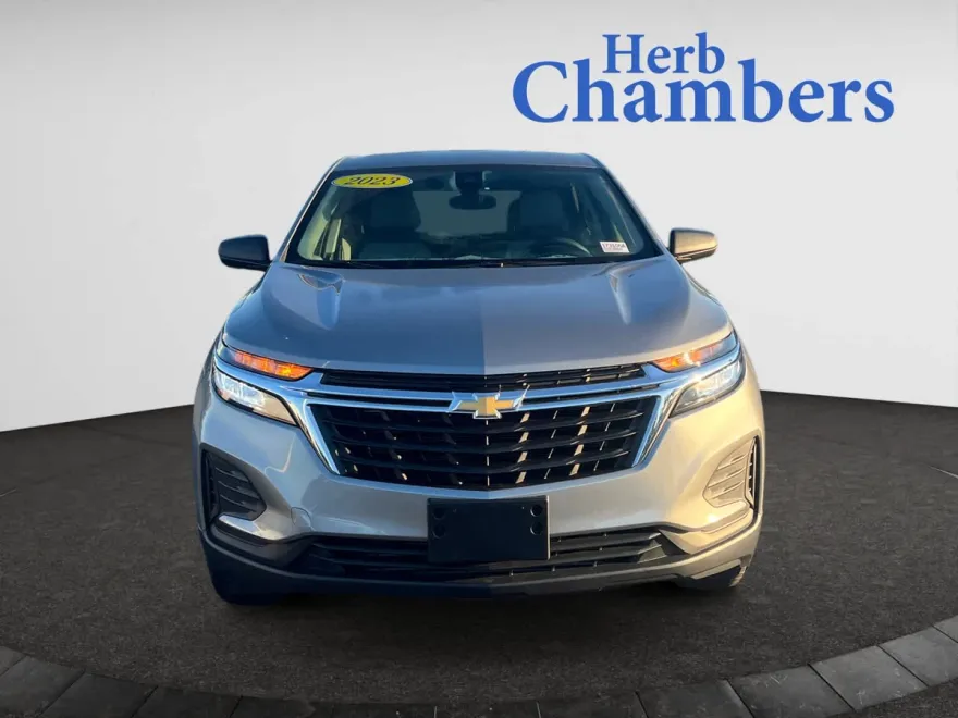 2023 Chevrolet Equinox LS photo 1