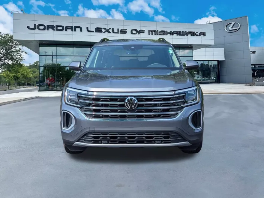 2024 Volkswagen Atlas SE photo 1