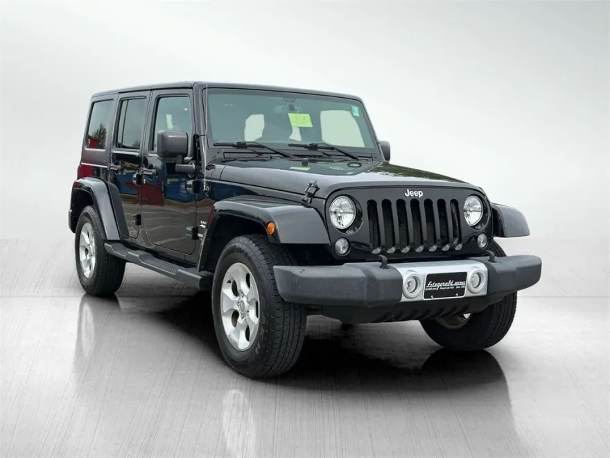 2015 Jeep Wrangler Unlimited Sahara photo 1