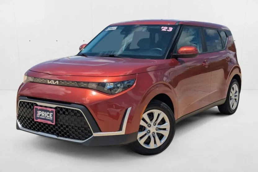 2023 Kia Soul LX photo 1