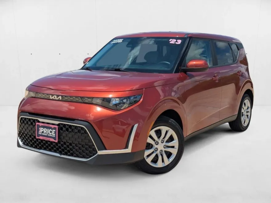 2023 Kia Soul LX photo 1