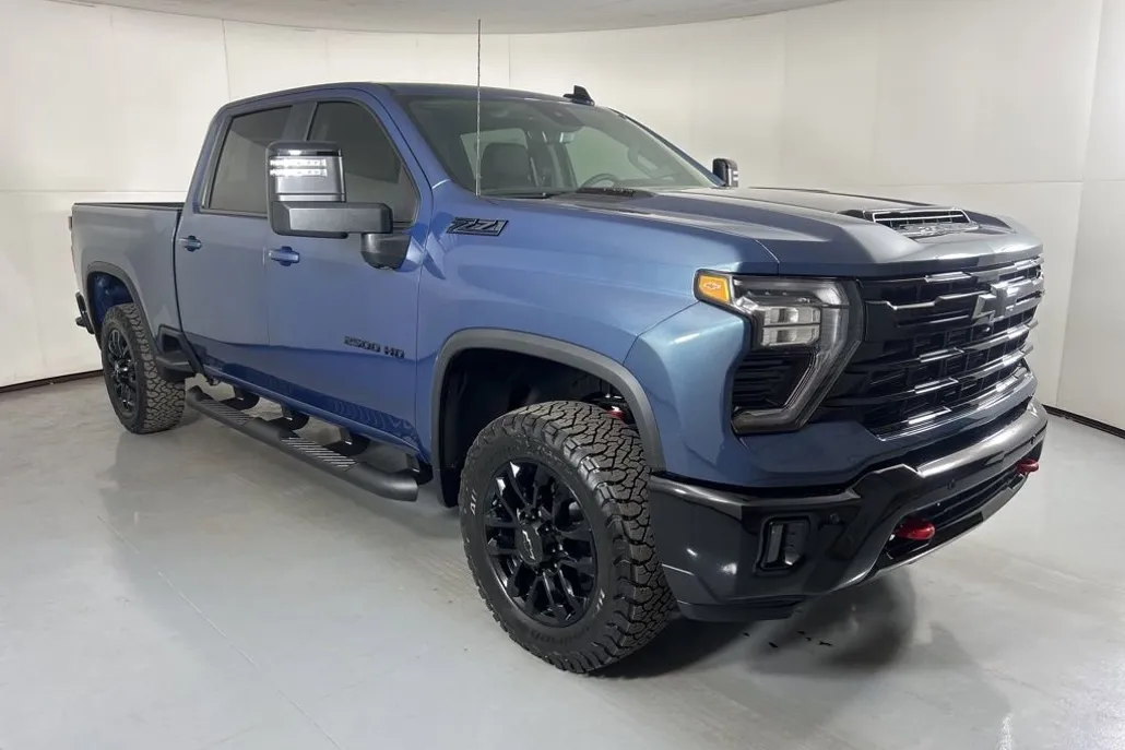 2025 Chevrolet Silverado 2500HD LT photo 1