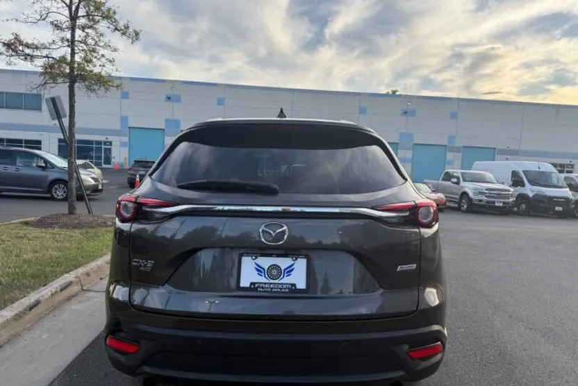 2019 Mazda CX-9 Touring photo 1
