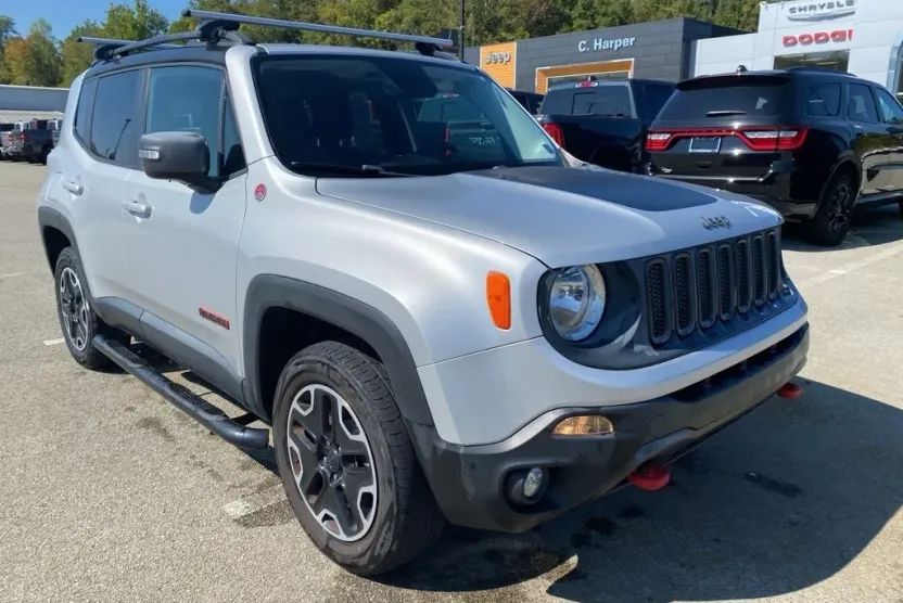 2016 Jeep Renegade Trailhawk photo 1