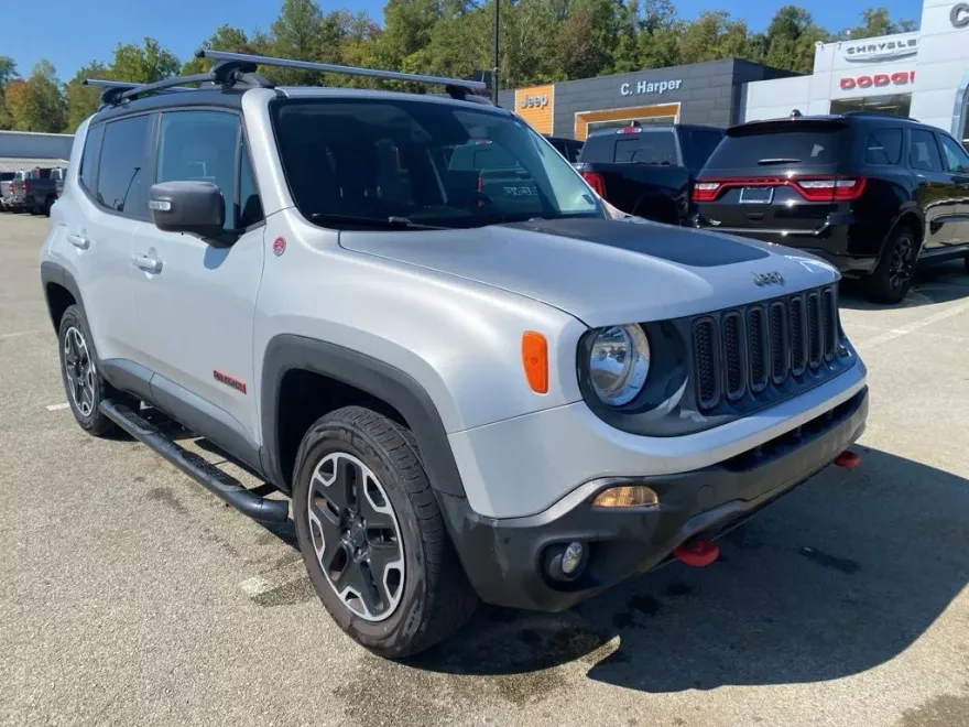 2016 Jeep Renegade Trailhawk photo 1