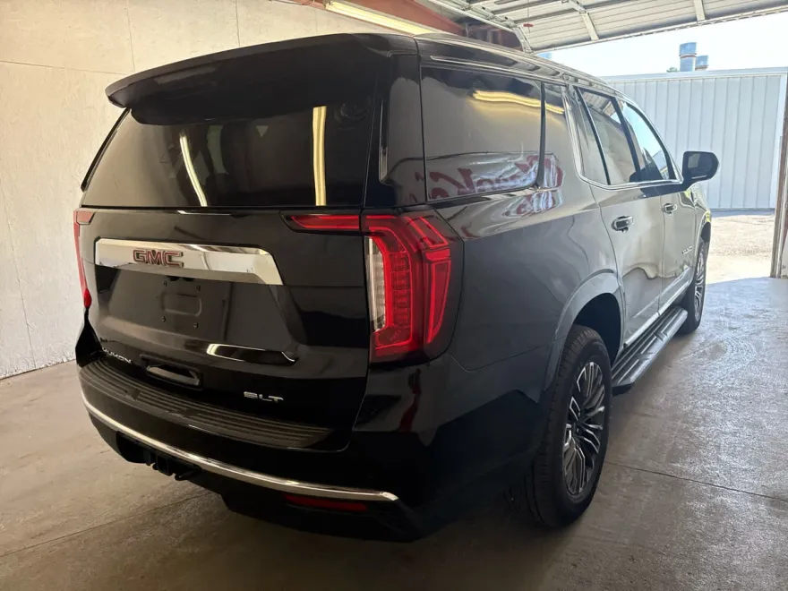 2023 Gmc Yukon SLT photo 1