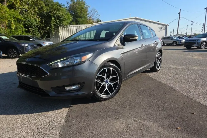 2018 Ford Focus SEL photo 1