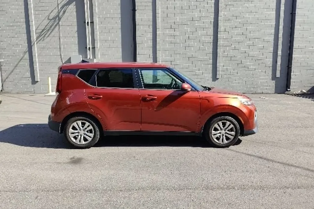 2021 Kia Soul LX photo 1