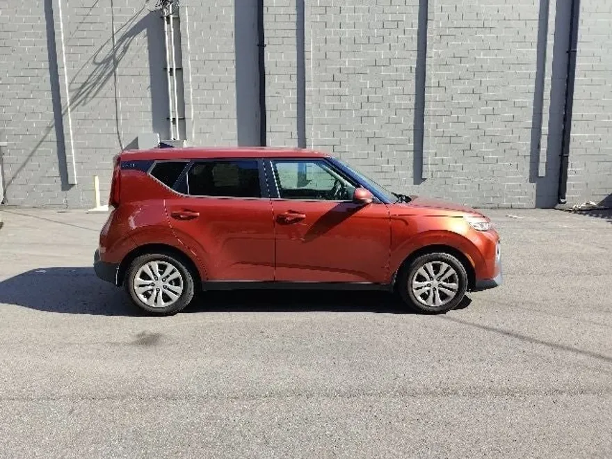 2021 Kia Soul LX photo 1