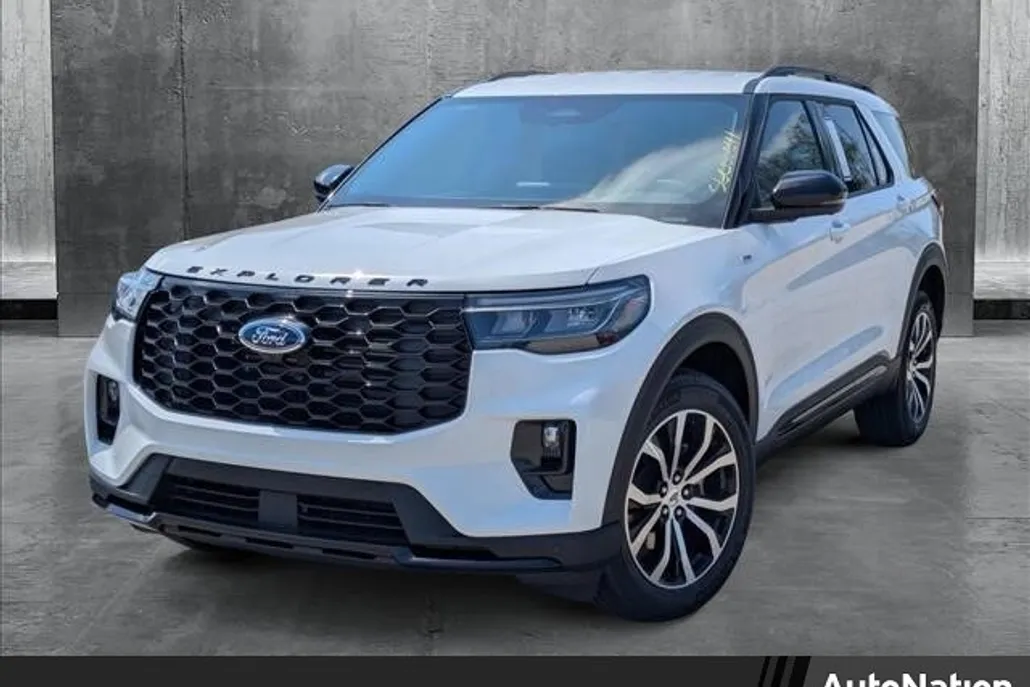2025 Ford Explorer ST-Line photo 1
