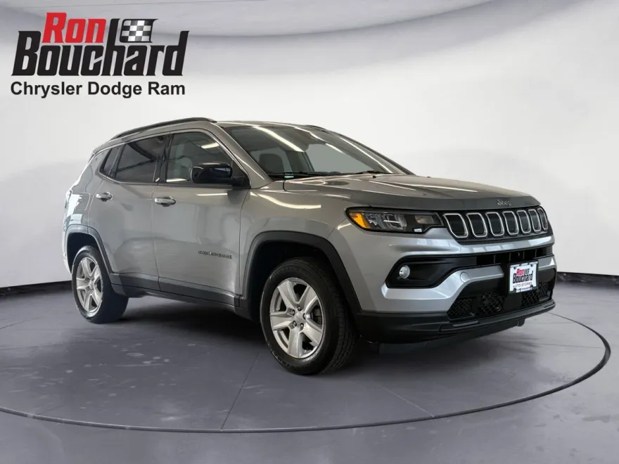 2022 Jeep Compass Latitude photo 1